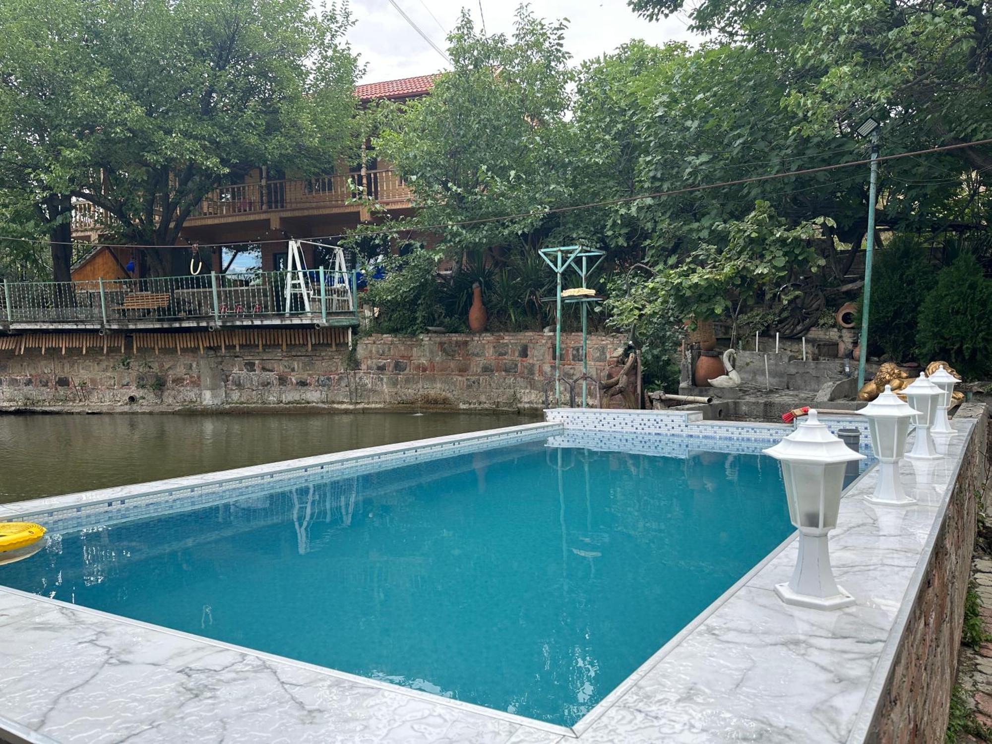 فندق Amiran'S Lake تبليسي المظهر الخارجي الصورة