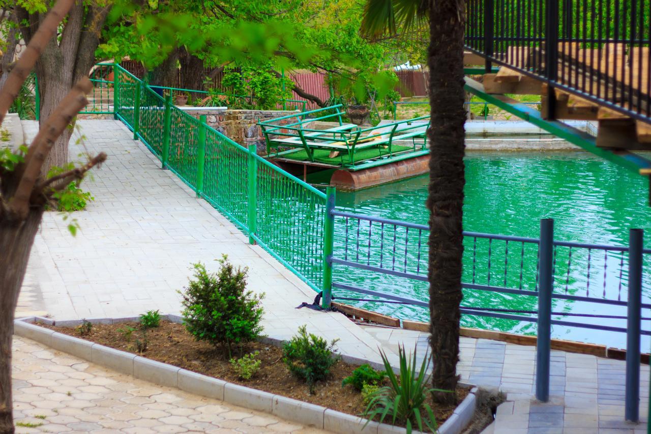 فندق Amiran'S Lake تبليسي المظهر الخارجي الصورة